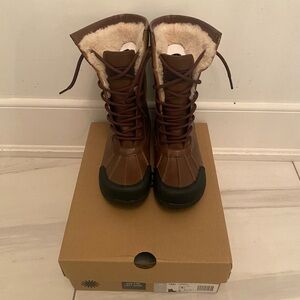 Almost new! Kids, UGG, boot size one youth unisex butte